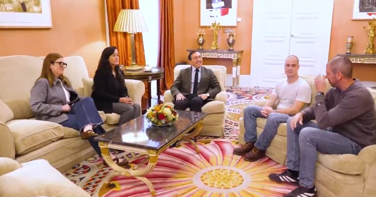 Albares se reunió con Rocío San Miguel y otros tres españoles luego de ser excarcelados y repatriados desde Venezuela