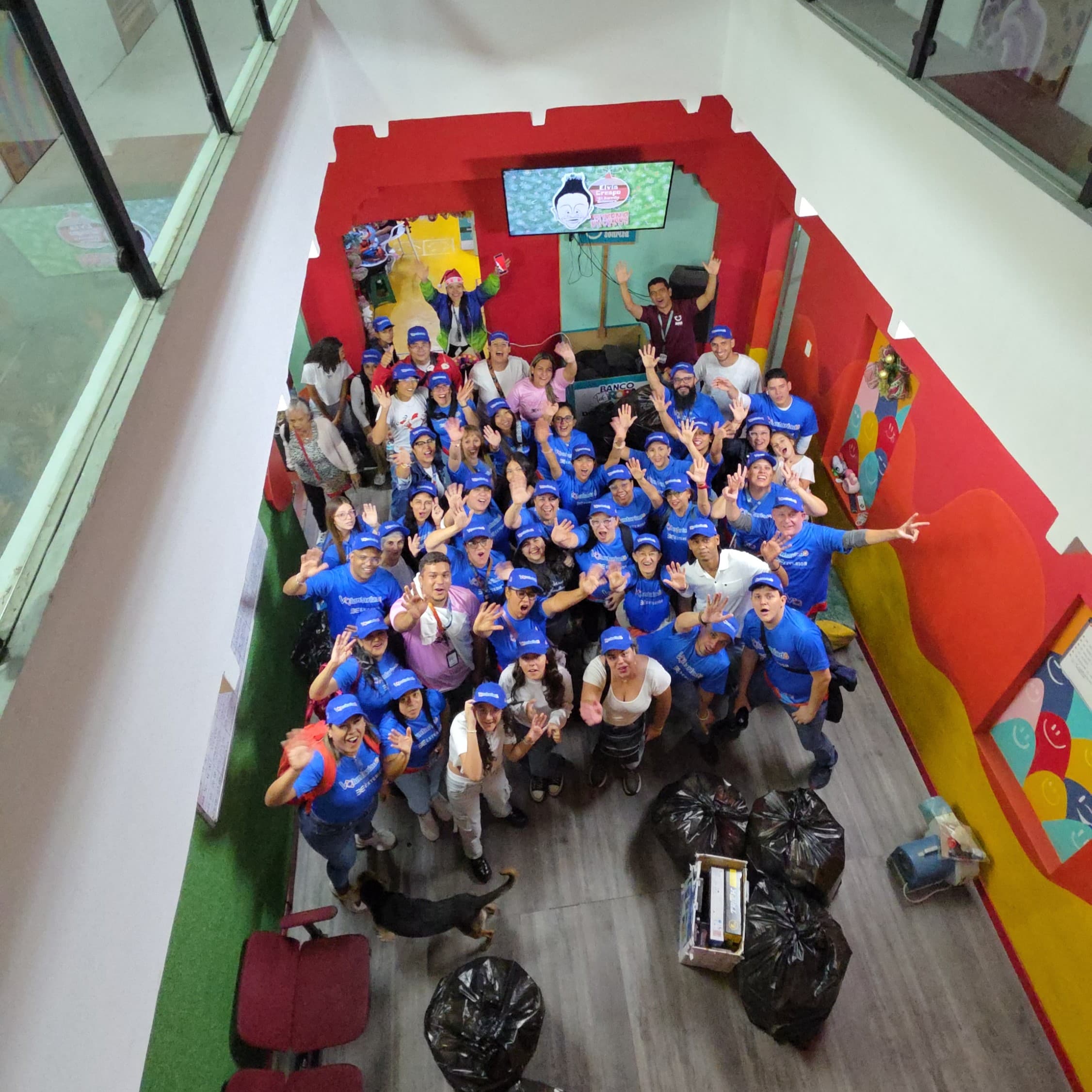 Banco Exterior y “Regala una Sonrisa” celebraron una Navidad inolvidable con niños de La Guaira