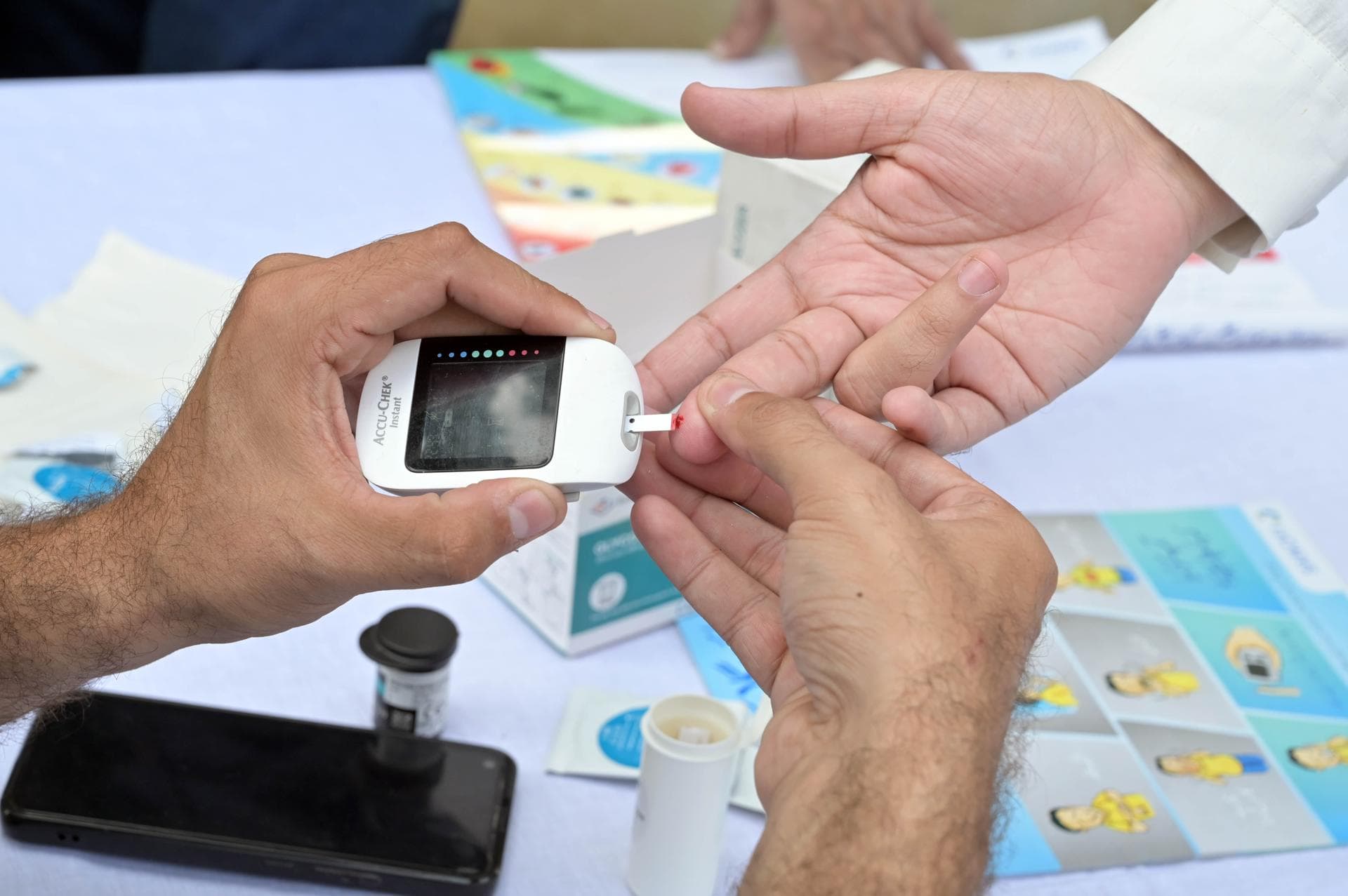 Un modelo de IA predice riesgos de diabetes y cardiovasculares con los datos de la glucosa