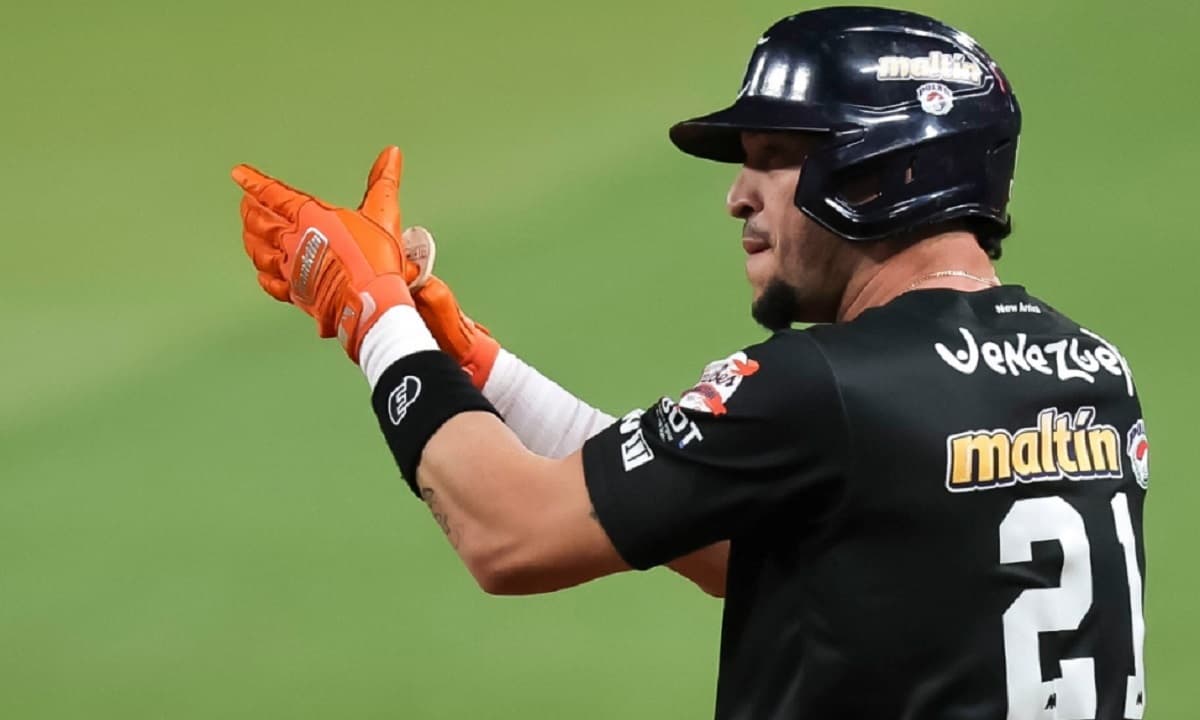 Hernán Pérez ganó el premio al Regreso del Año de la LVBP