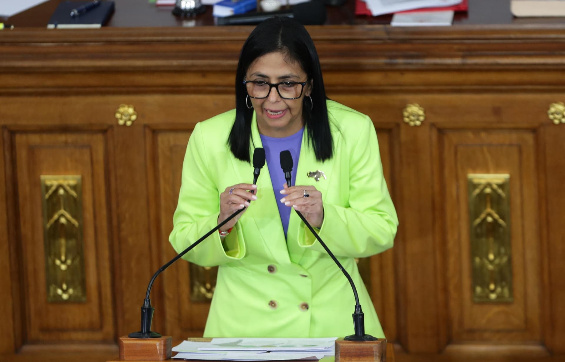 Delcy Rodríguez denuncia daños en 400 apartamentos en Caracas por ataques de EE UU