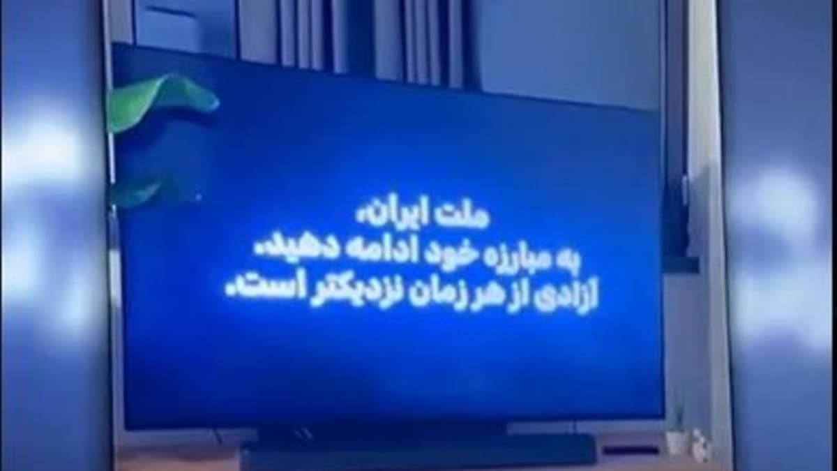 Impactante hackeo de la TV estatal iraní emite mensajes contra el régimen