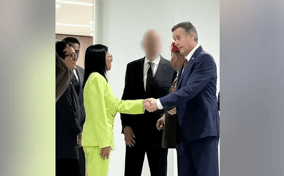 Hacia una Transición Política en Venezuela: Confusión e Incertidumbre