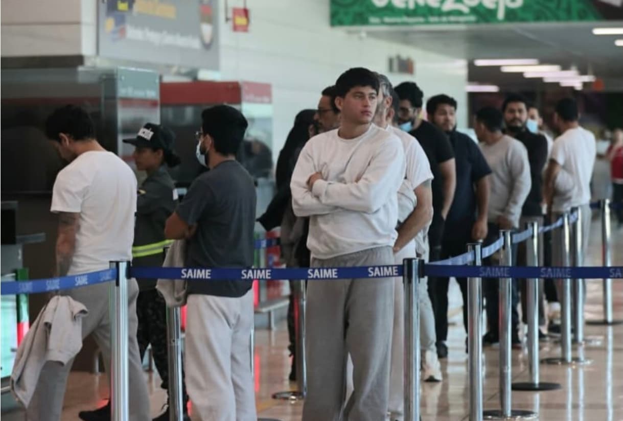 235 Venezolanos Regresan desde EE. UU. en Vuelo de Repatriación