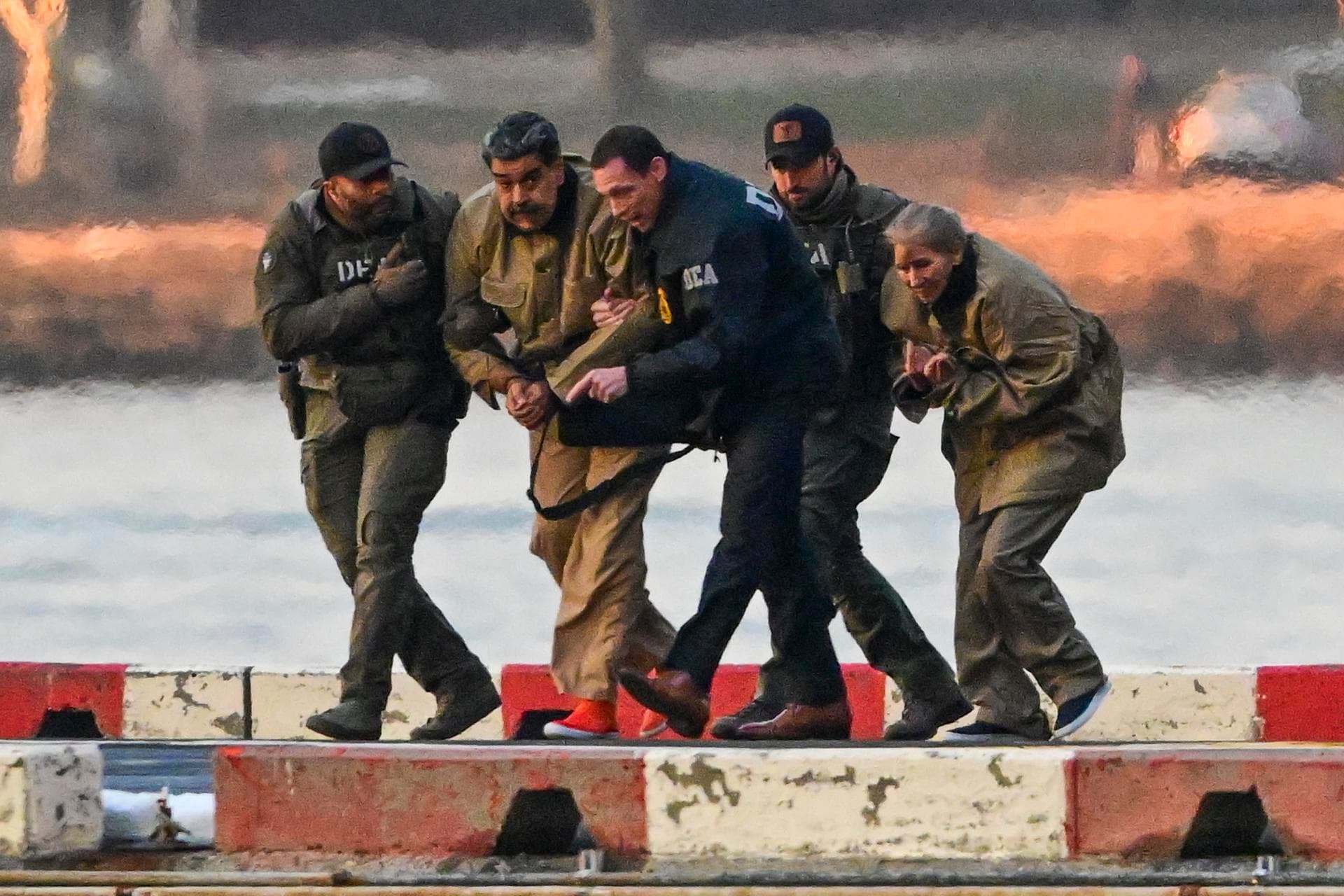 Rusia ofrece asilo a Maduro a cambio de abandoner el poder, revela ABC