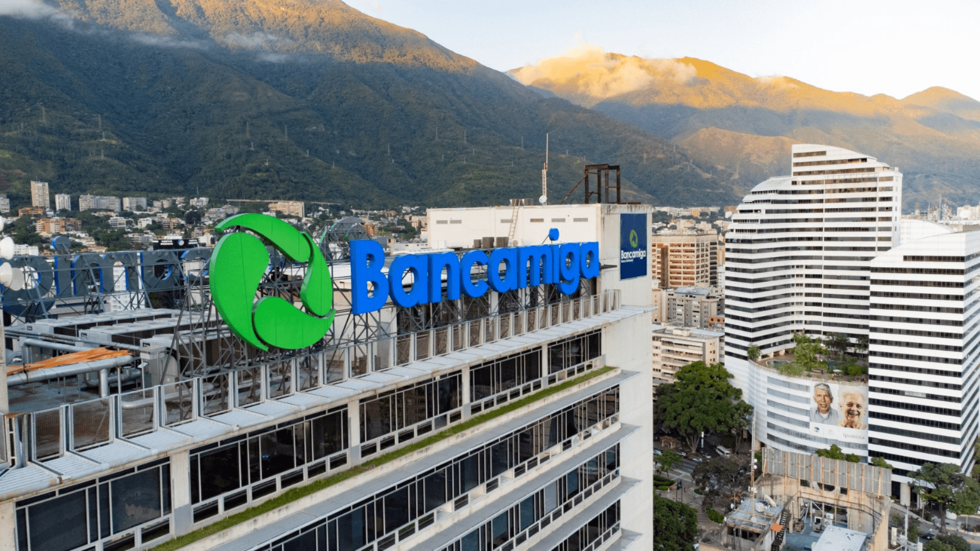 Bancamiga: Crecimiento Excepcional de 445% en Captaciones en 2025