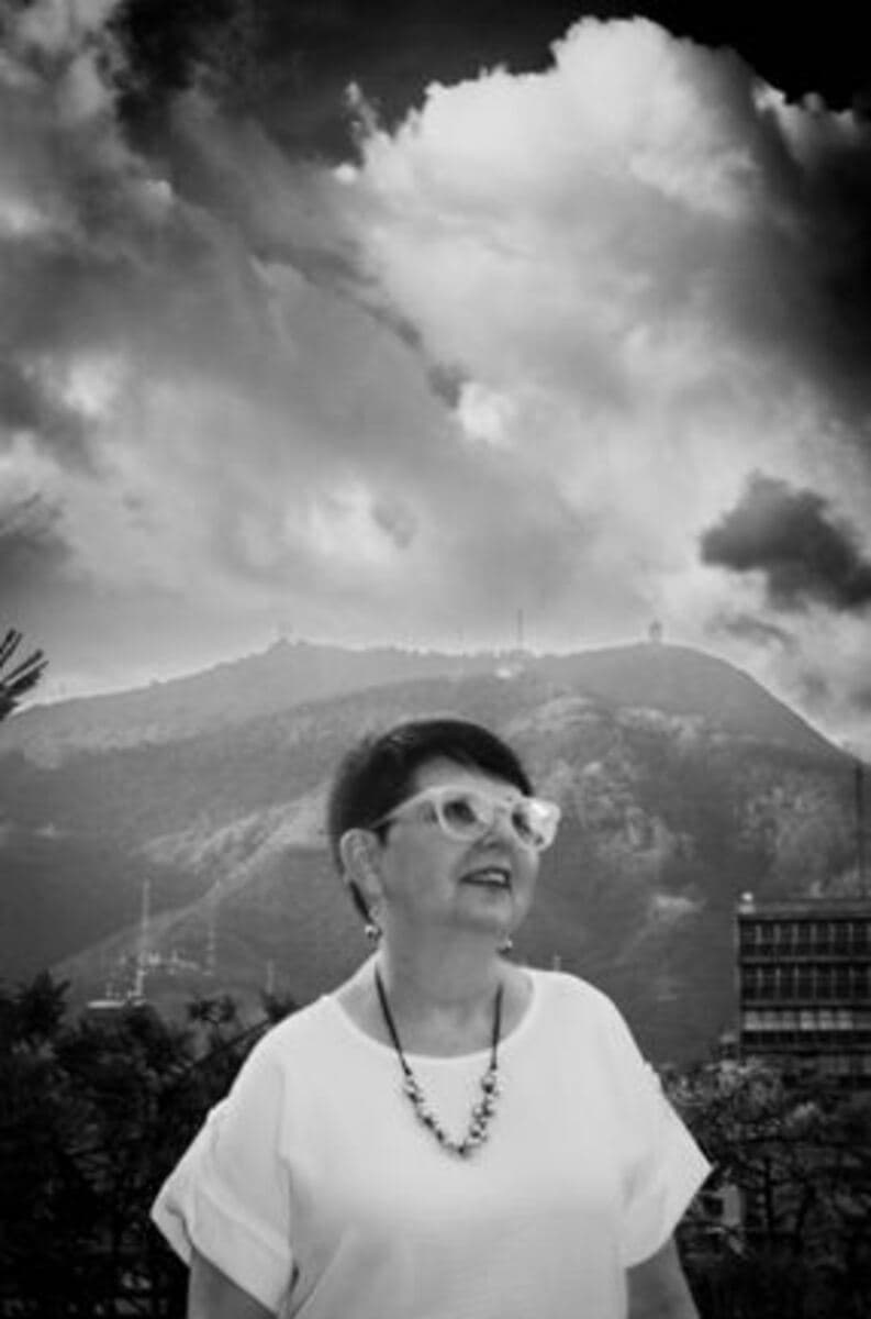 La Poesía Documental: Una Luz en la Oscuridad de los Salvados