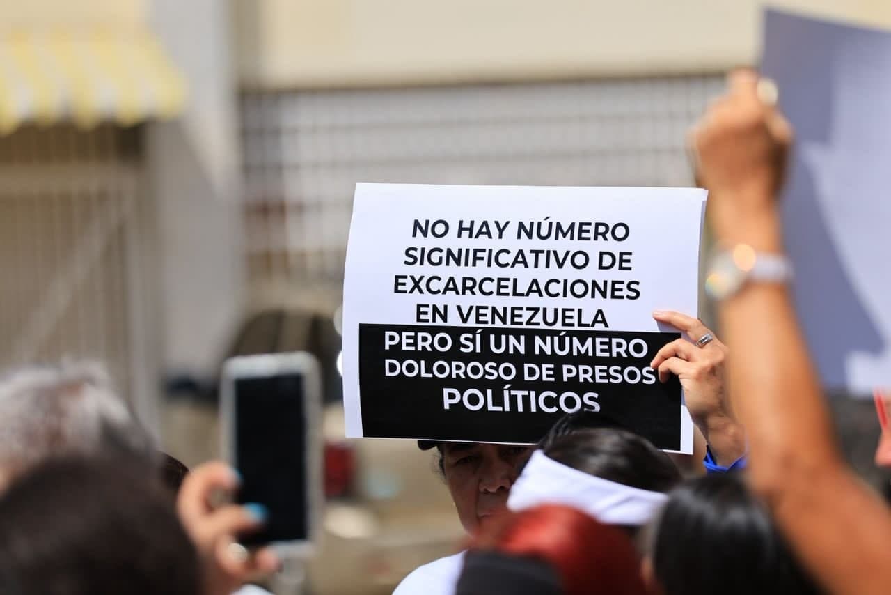 Venezolanos se movilizan por los presos políticos en un día histórico