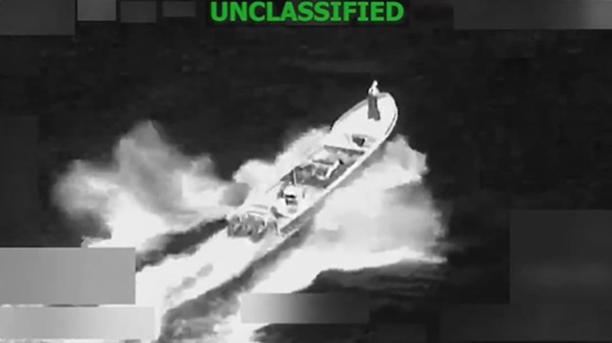 Ataque estadounidense a narcolancha deja un sobreviviente y dos muertos