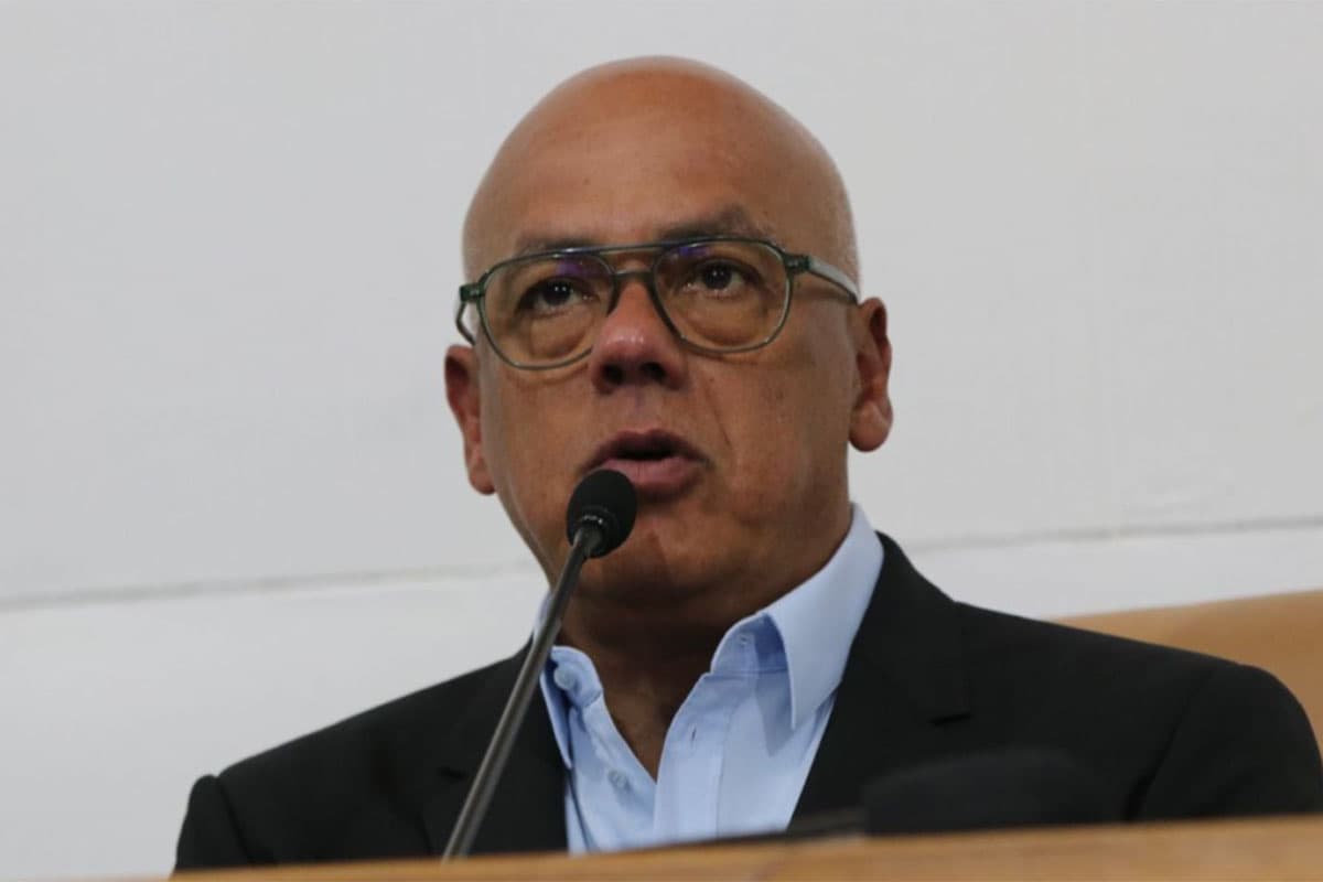 Jorge Rodríguez critica la corrupción petrolera en el pasado