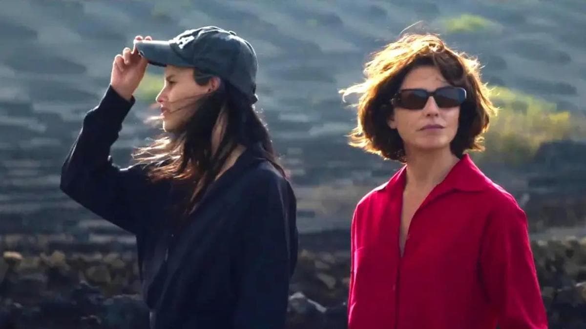 Descubre la profunda narrativa de Amarga Navidad, la última obra de Almodóvar