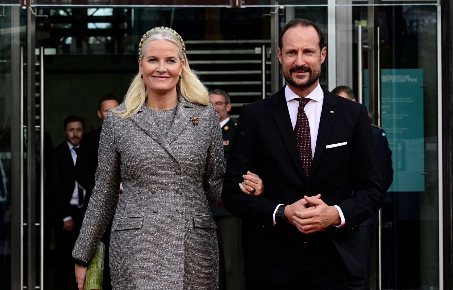 Escándalo Epstein: La Princesa Heredera de Noruega en la Mira