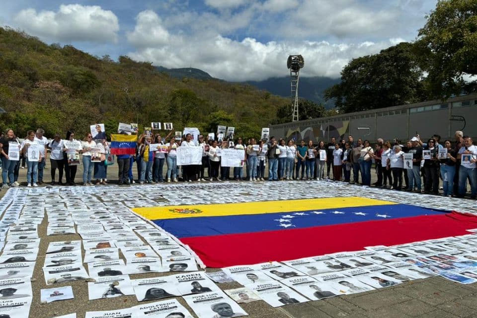 Estudiantes de la UCV alzan su voz por la amnistía a presos políticos