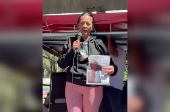 Madre denuncia desaparición forzada de su hija en UCV y se desmaya