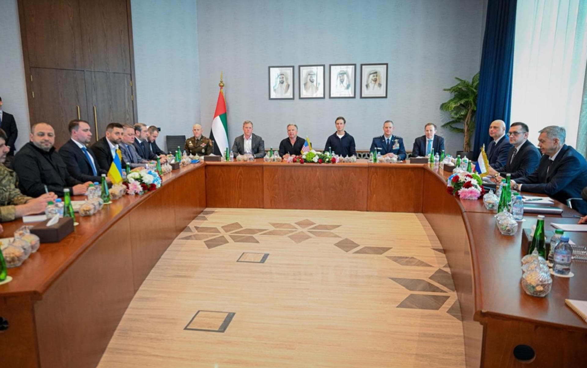 Negociaciones de Paz en Emiratos: Ucrania, Rusia y EE UU Buscan Soluciones