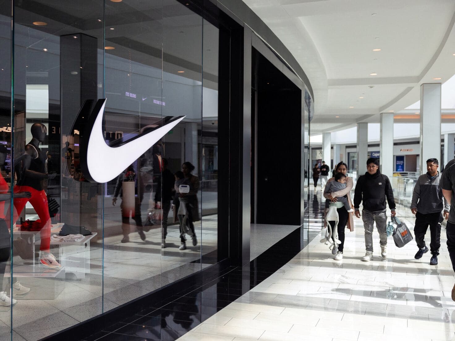 Donald Trump denuncia a Nike por discriminación hacia personas blancas