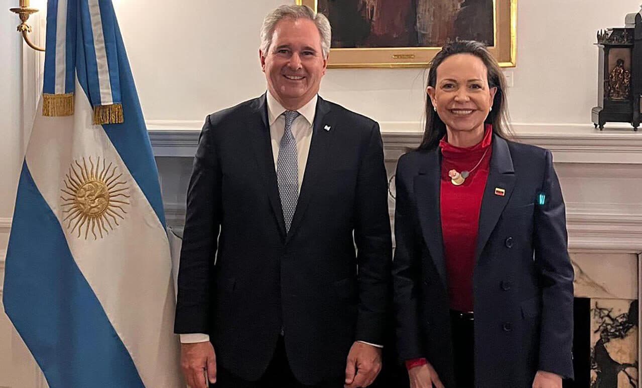 María Corina Machado se reúne con el canciller argentino en EE UU