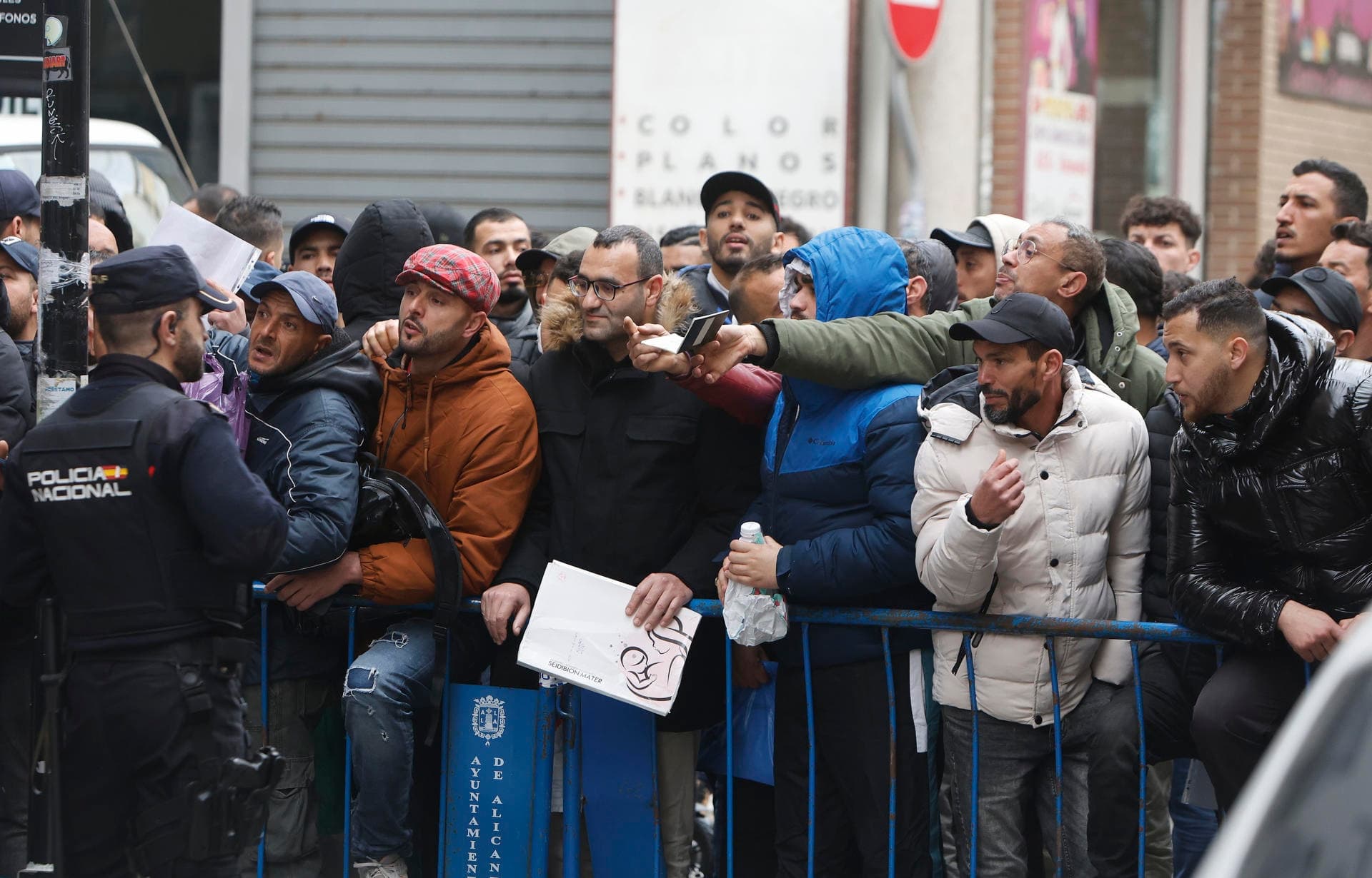 Migrantes venezolanos en España: esperanza en la regularización extraordinaria