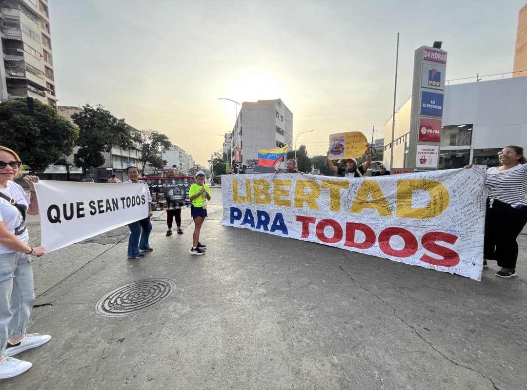 Familiares de presos políticos alzan la voz en el Maratón CAF en Caracas