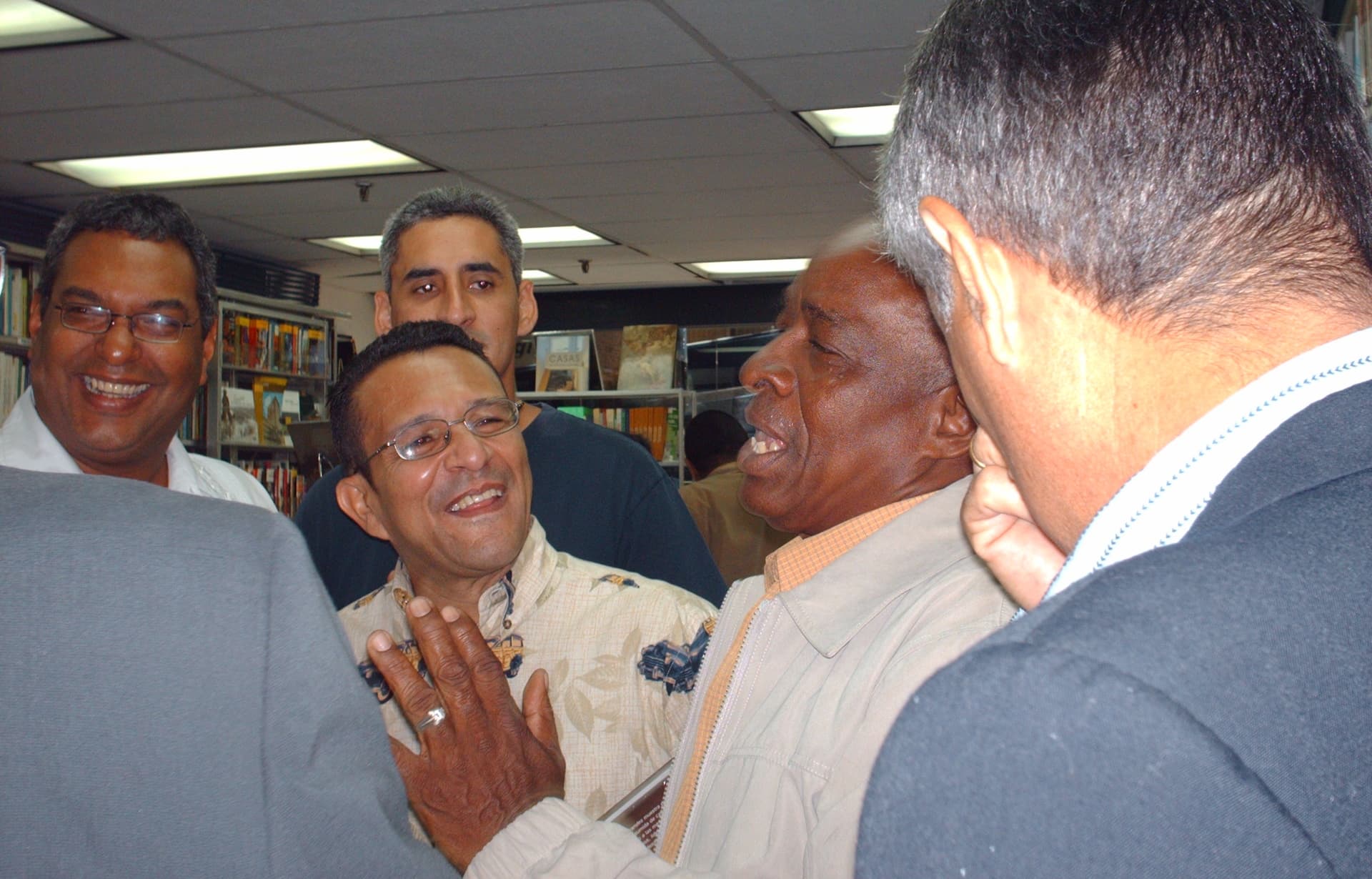 Celebrando 50 Años de Amistad: La Historia de Humberto Acosta