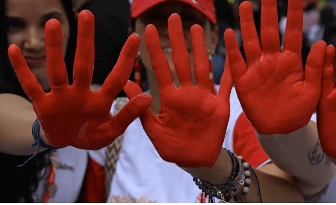 El Pánico Colectivo ante la Cobardía Institucional en Colombia