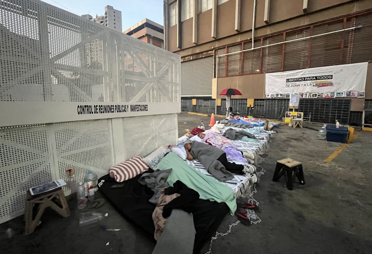 Familiares de presos políticos inician huelga de hambre en Zona 7