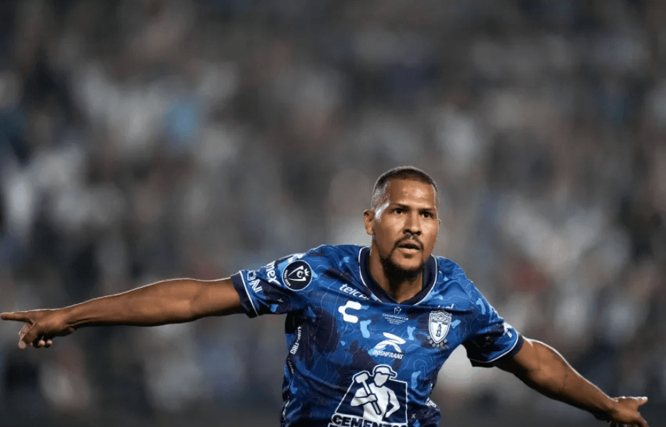 Salomón Rondón brilla con golazo en la victoria del Pachuca