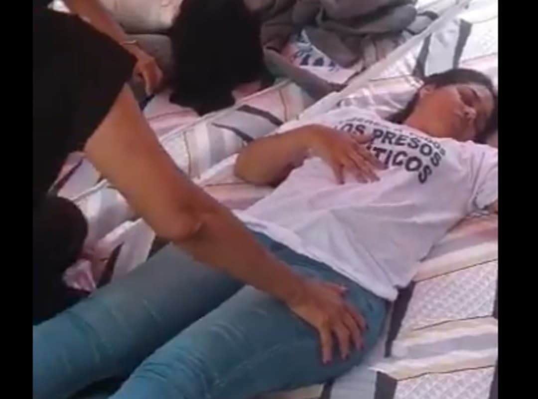 Crisis en Venezuela: Familiares de presos políticos sufren colapsos en huelga