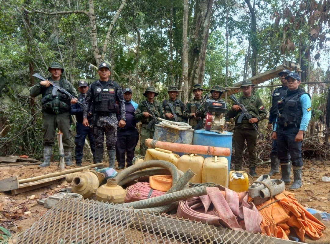 Desmantelan campamentos de minería ilegal en Amazonas y arrestan a dos