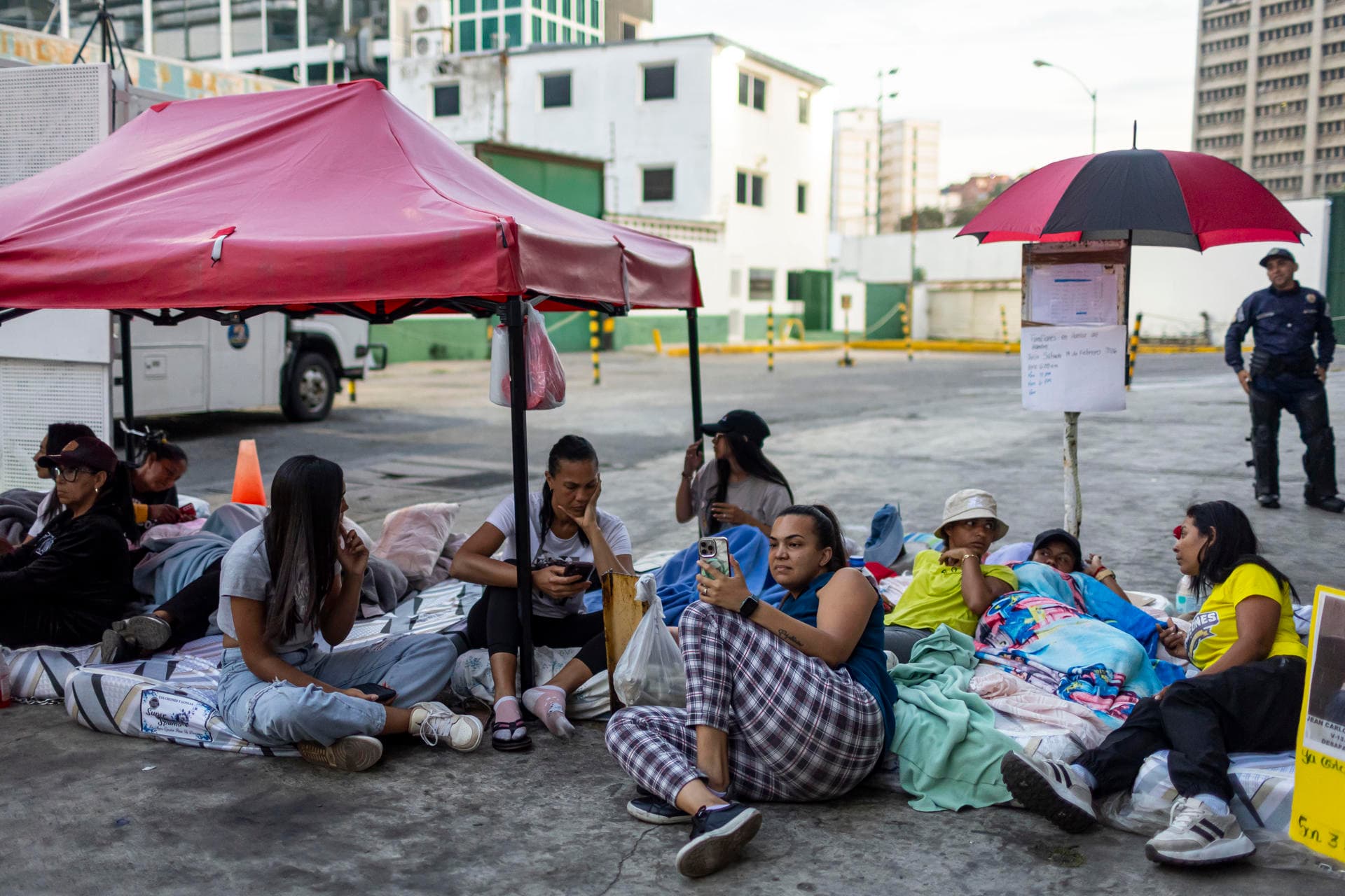 Familiares de presos políticos en Venezuela llevan 48 horas en huelga de hambre