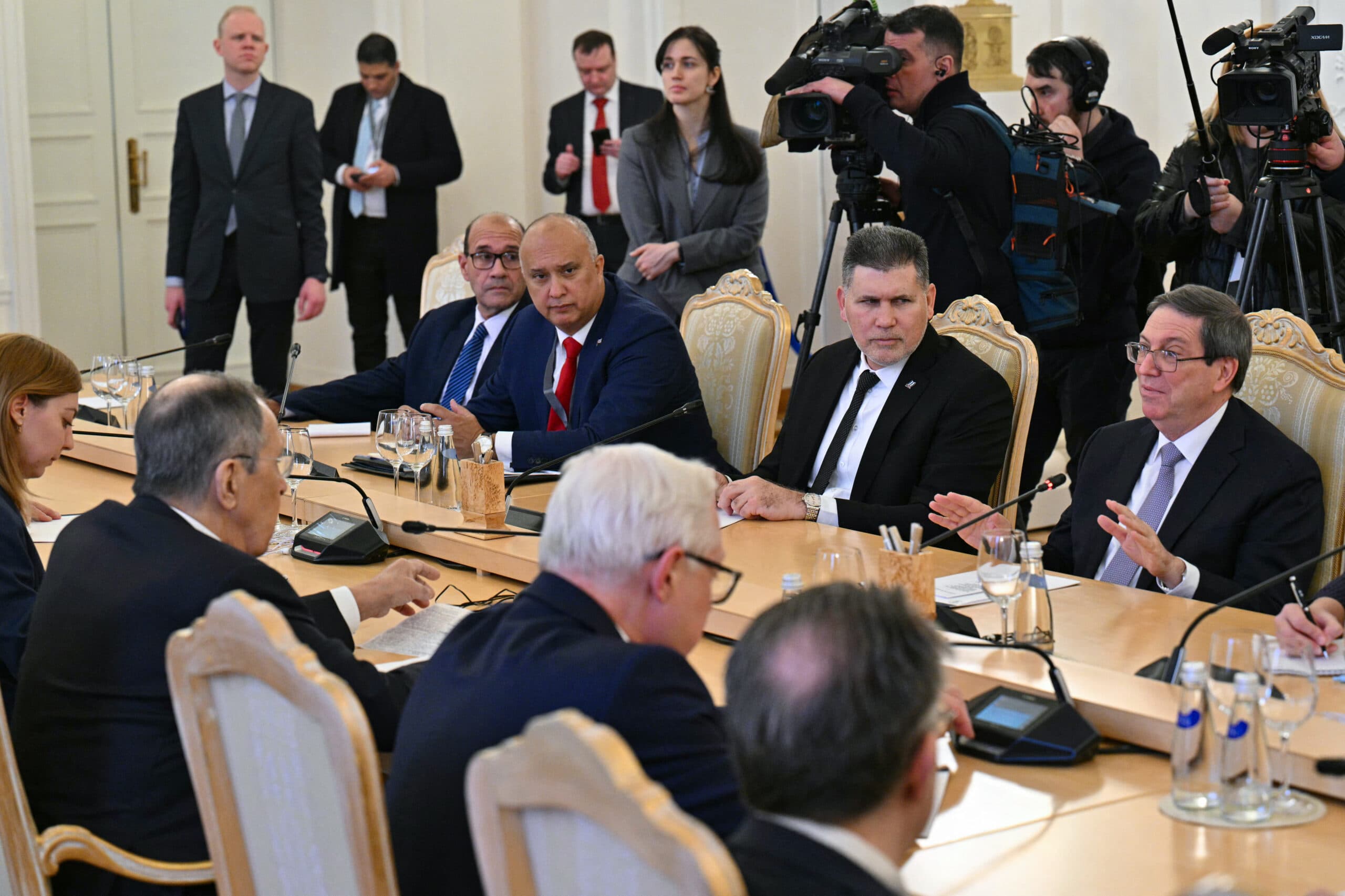 Putin y el canciller cubano: Encuentro estratégico en tiempos de crisis