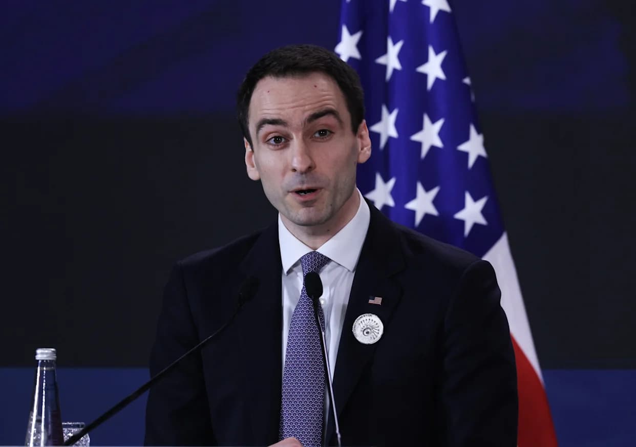 EE UU se opone a la gobernanza mundial de IA en la cumbre de Nueva Delhi