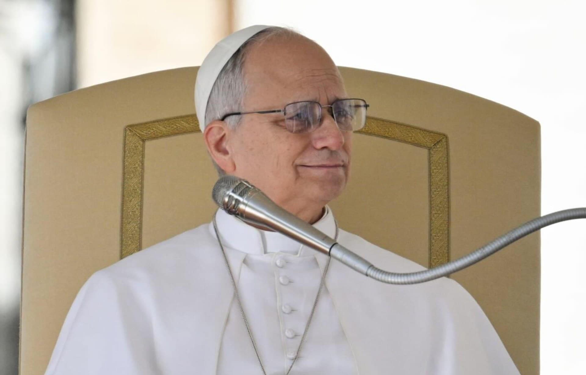 El Papa León XIV: Un abrazo de bienvenida a los migrantes en Roma