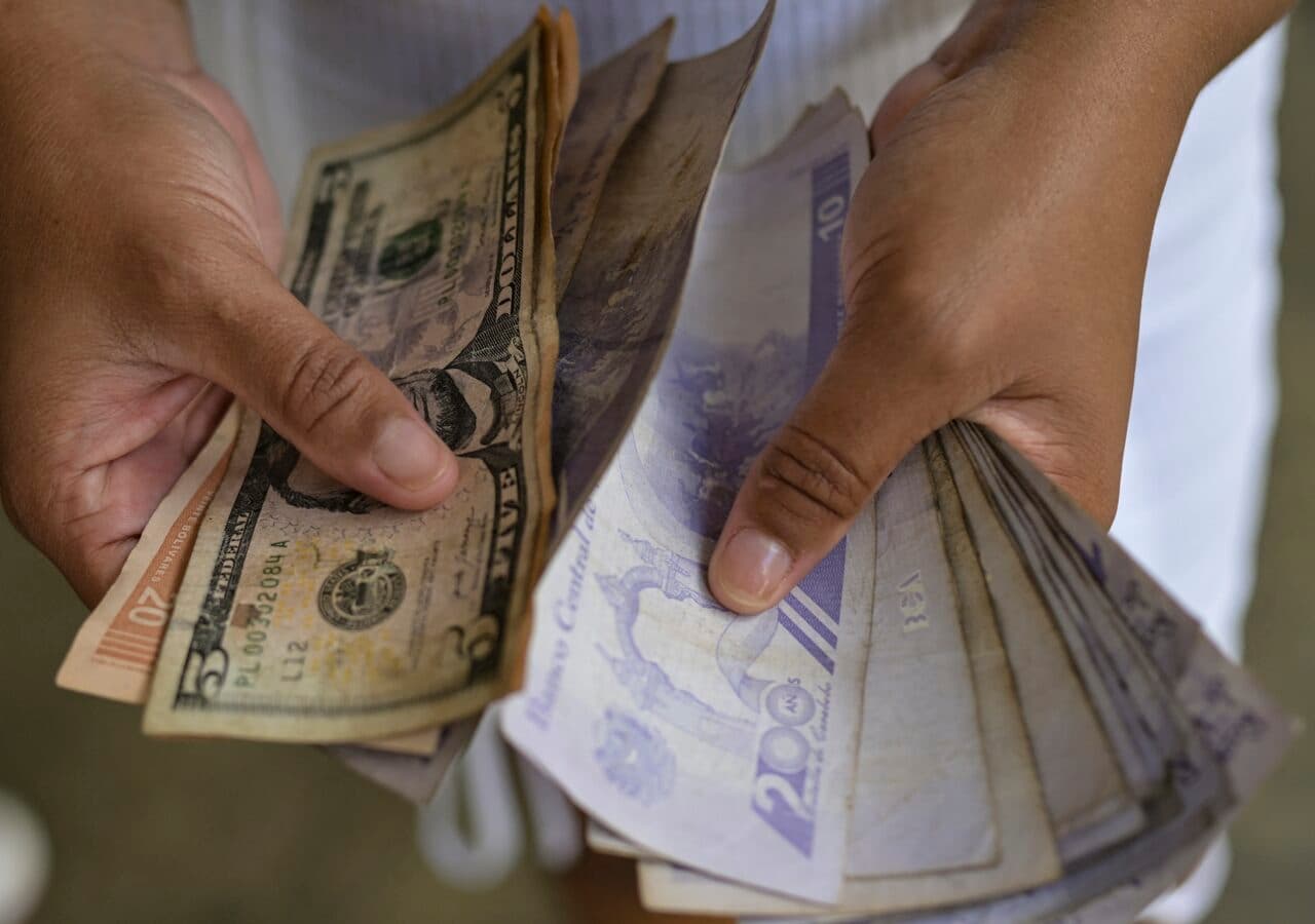 Sindicato de Venezuela exige un salario mínimo de 300 dólares