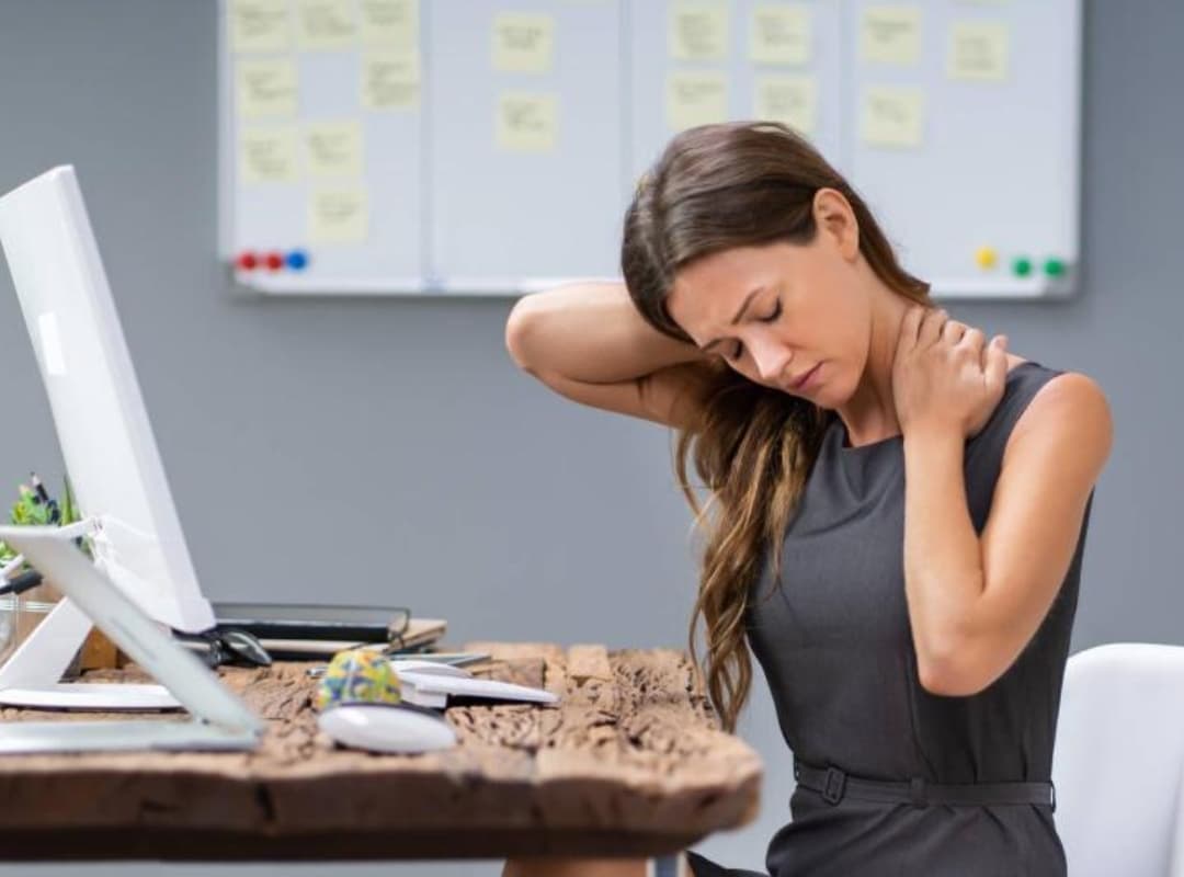 ¿Dolor de cuello? Reconoce las señales de un problema mayor