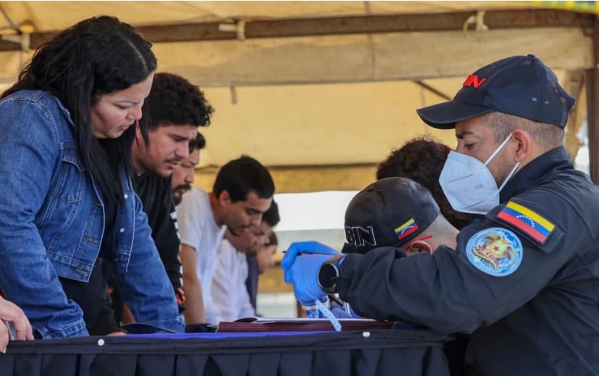 Regresan 134 venezolanos en vuelo de repatriación desde Miami