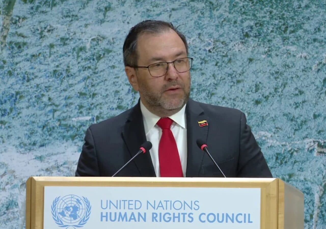 Yván Gil insta a la UE a reconsiderar sanciones a Delcy Rodríguez