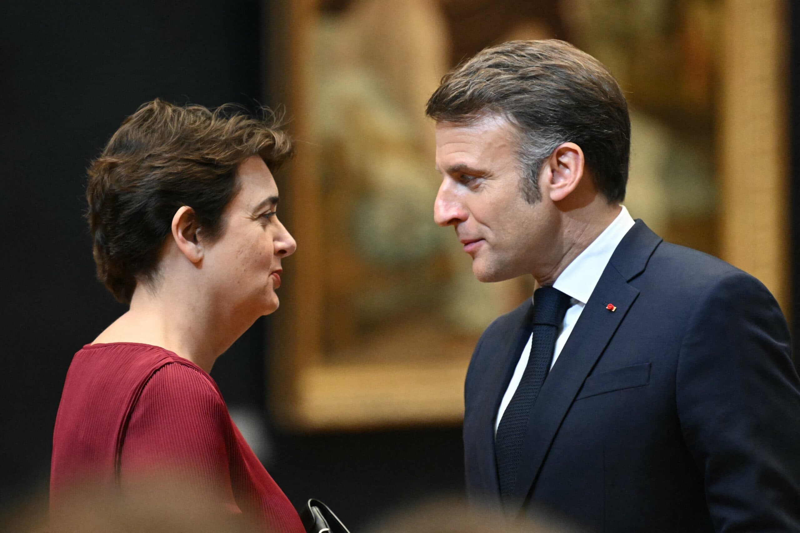 Crisis en el Museo del Louvre: Dimisión de su Presidenta Tras Robo de Joyas