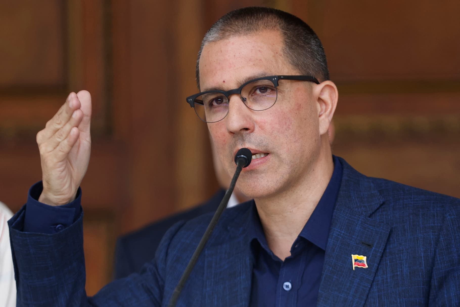 Arreaza Reconoce Fallas en la Ley Contra el Odio y la Revisión de Teléfonos