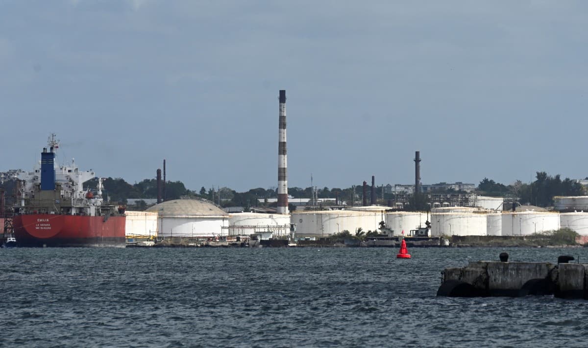 EE.UU. Ajusta Sanciones: Permite Venta de Crudo Venezolano a Privados