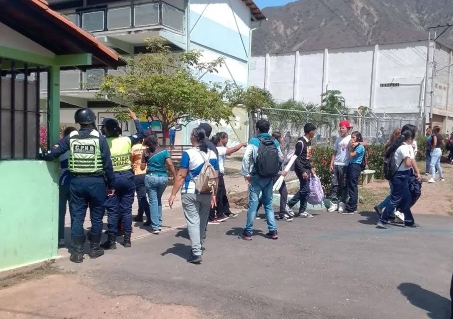 Venezolanos preocupados: 36 liceístas en Mérida intoxicados