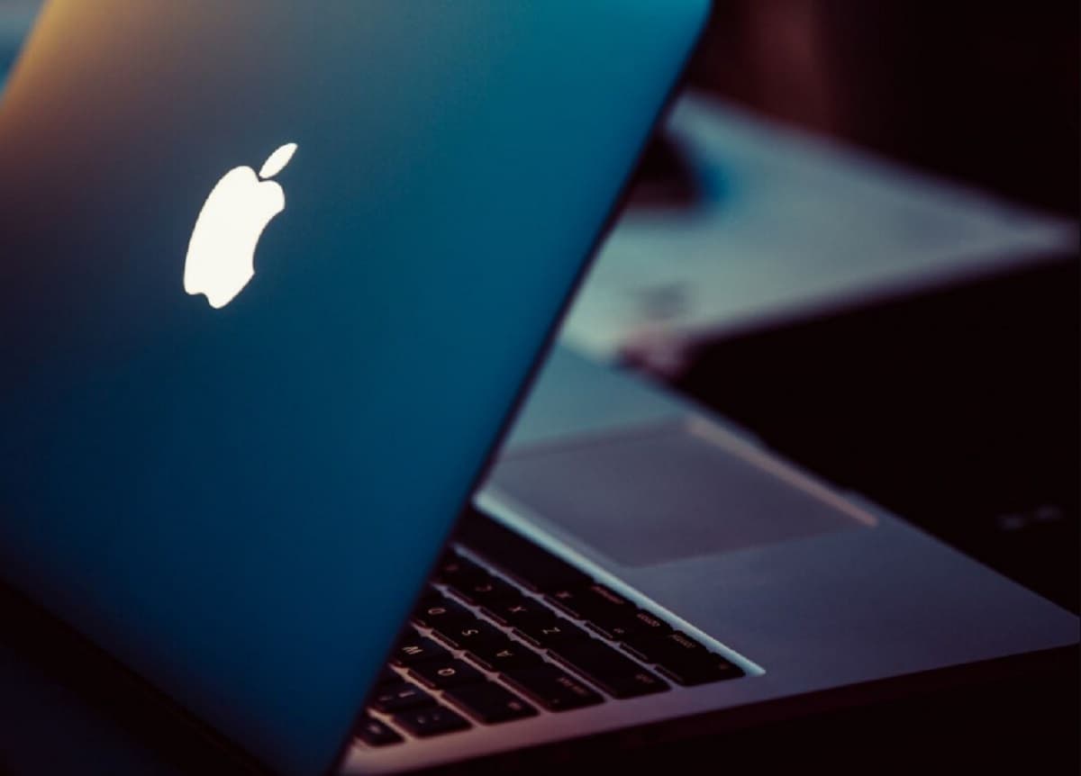 Apple Revela Innovaciones en MacBook y Siri: Expectativas para Marzo