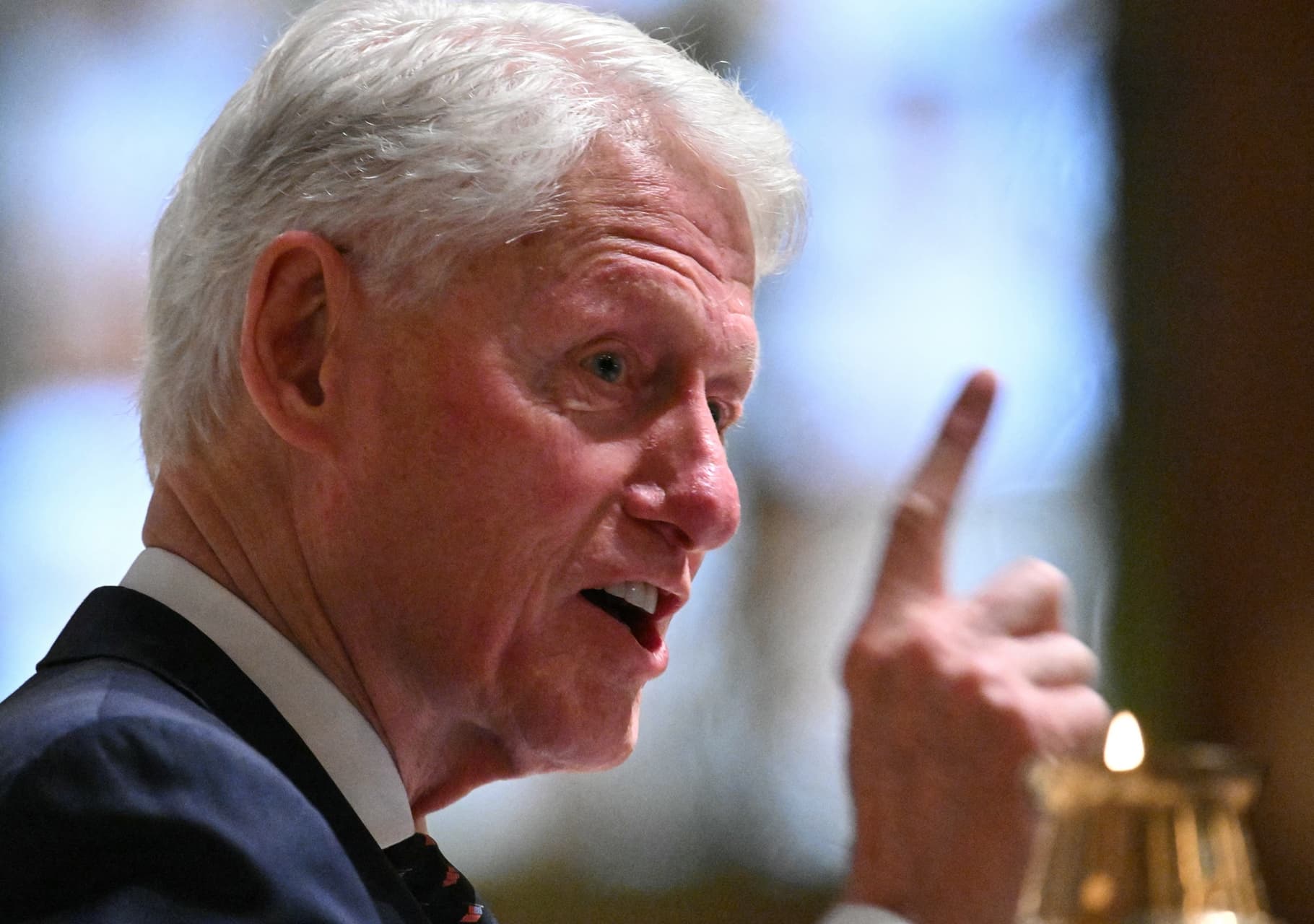 Bill Clinton niega saber sobre delitos de Epstein durante su testimonio