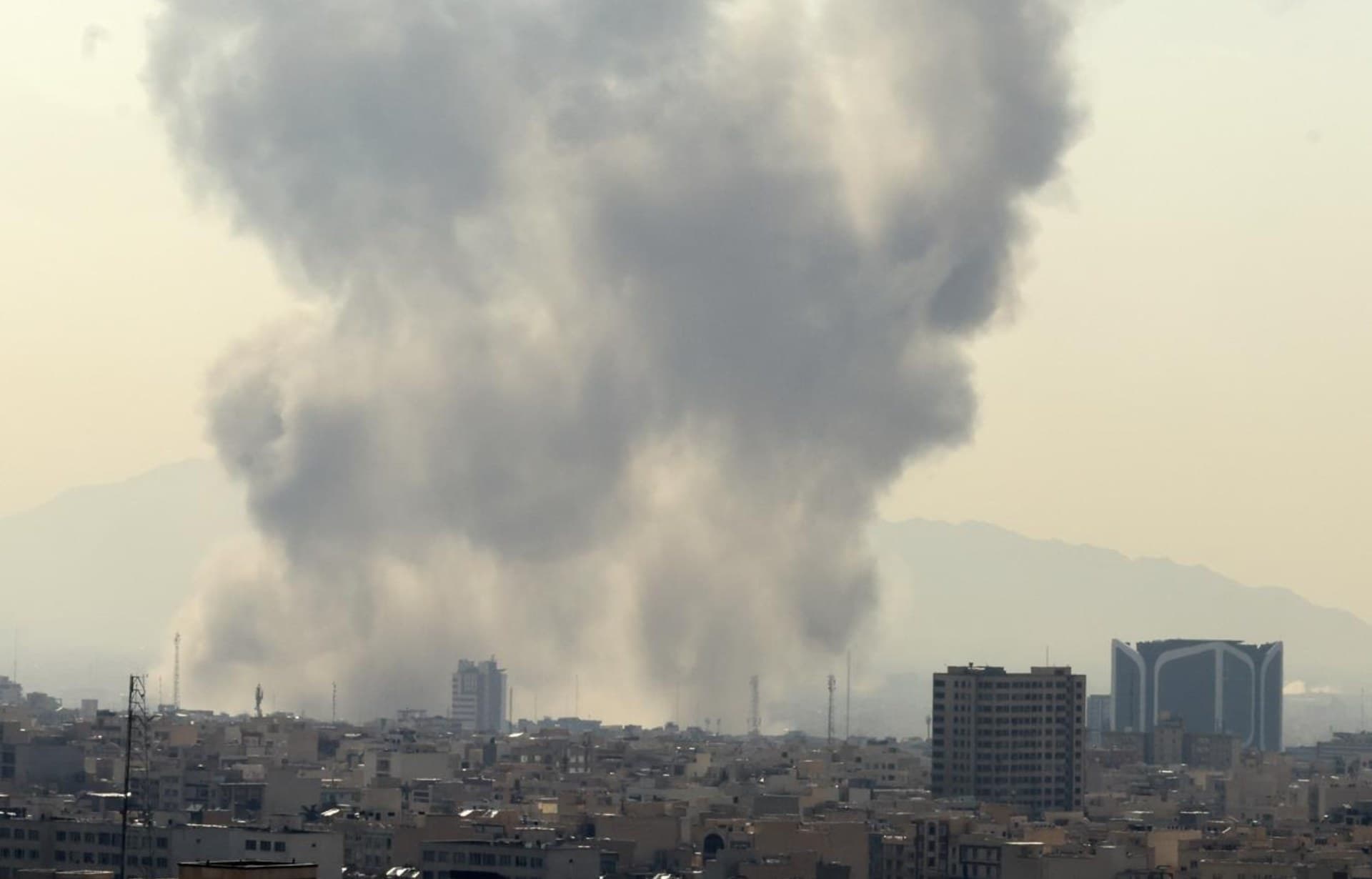 Tensión Global: EE UU e Israel Inician Ataques Contra Irán