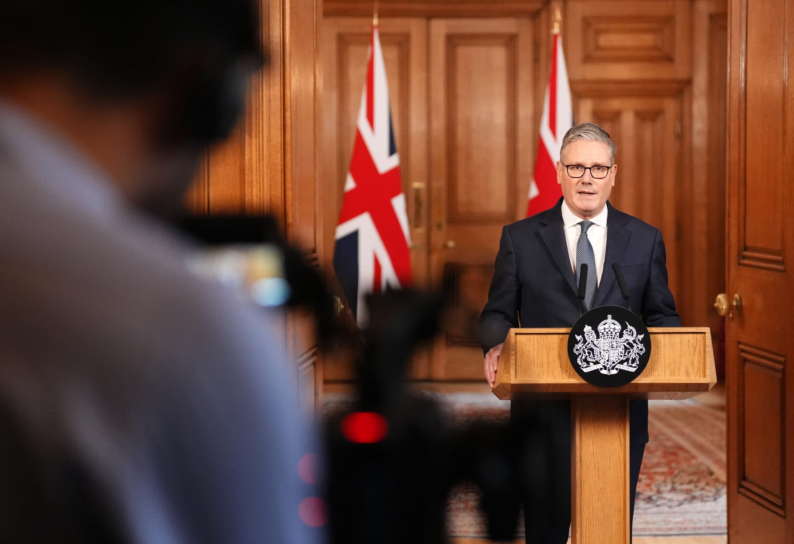 Reino Unido permite a EE.UU. usar bases para atacar misiles iraníes