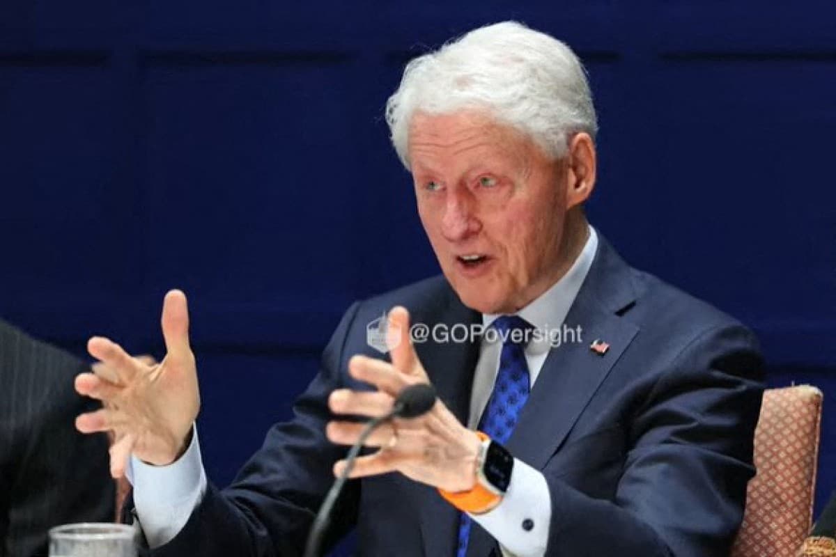 Bill Clinton defiende su integridad en el caso Epstein y apunta a Trump
