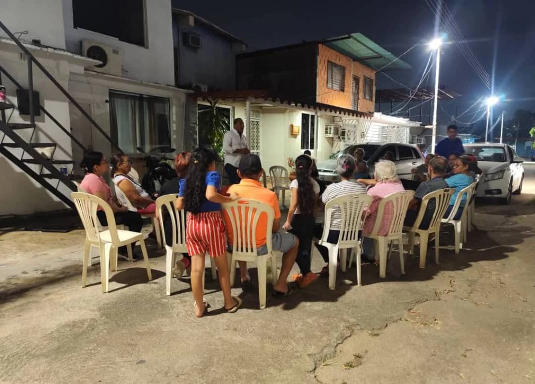 Vecinos de Villa Colombia se movilizan tras más de 10 años sin agua