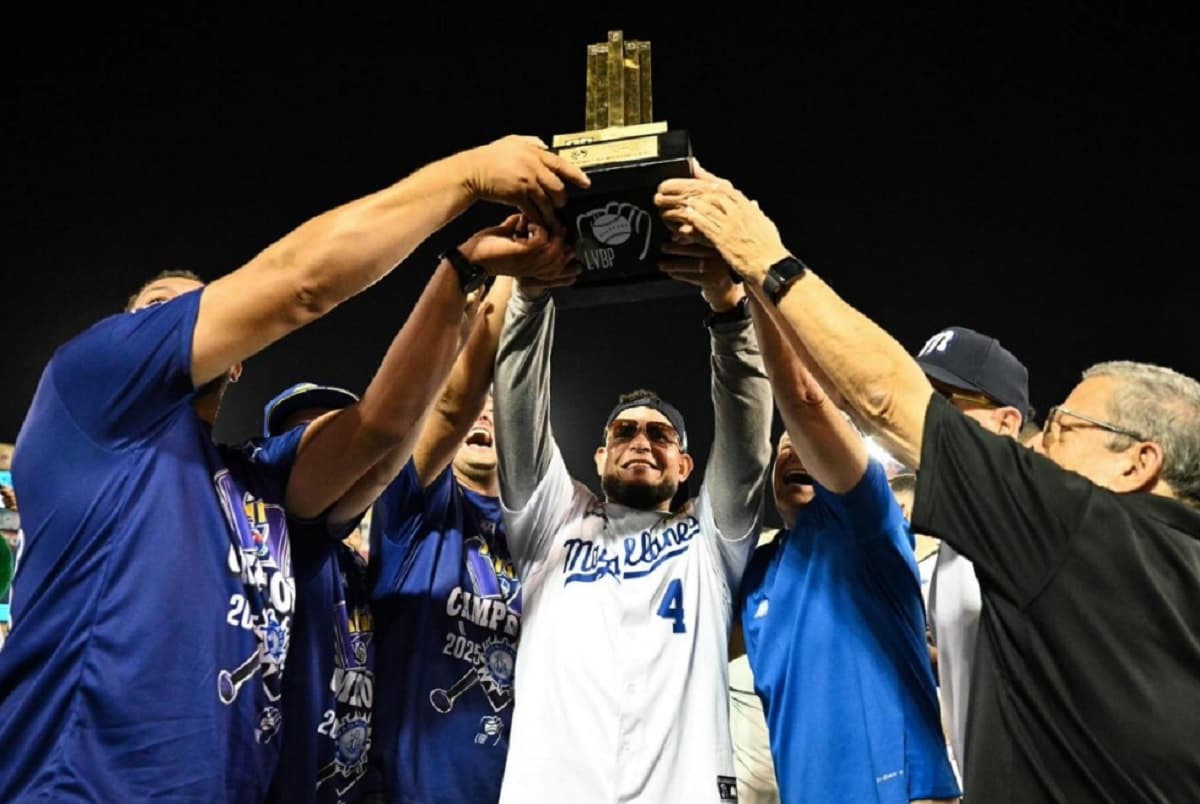 Yadier Molina se queda en Magallanes: Renovación por dos años