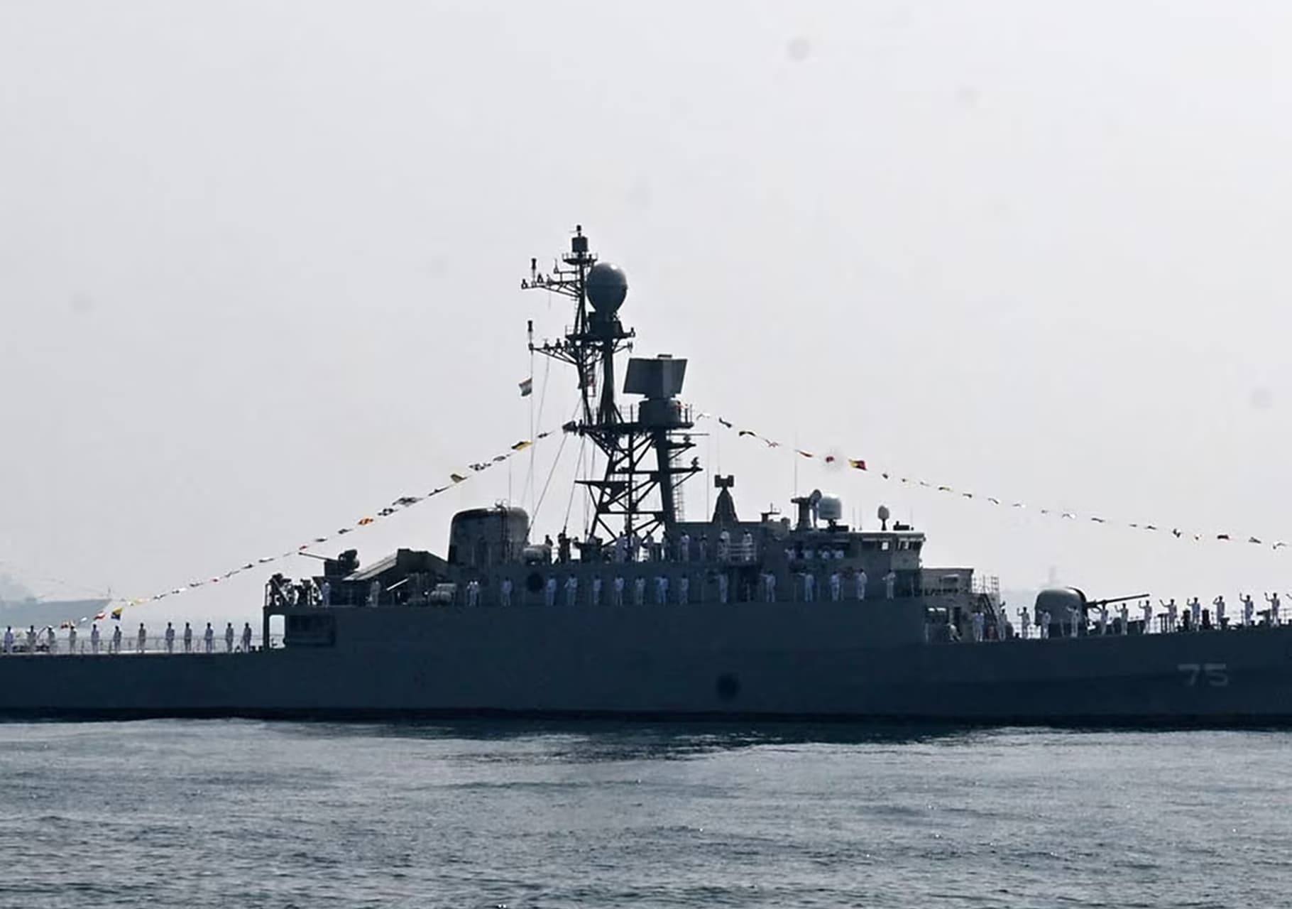 El IRIS Dena: Destructor iraní hundido por EE. UU. y sus implicaciones