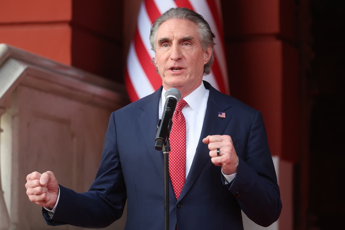 Doug Burgum: Venezuela y EE UU, socios hacia la paz y estabilidad global